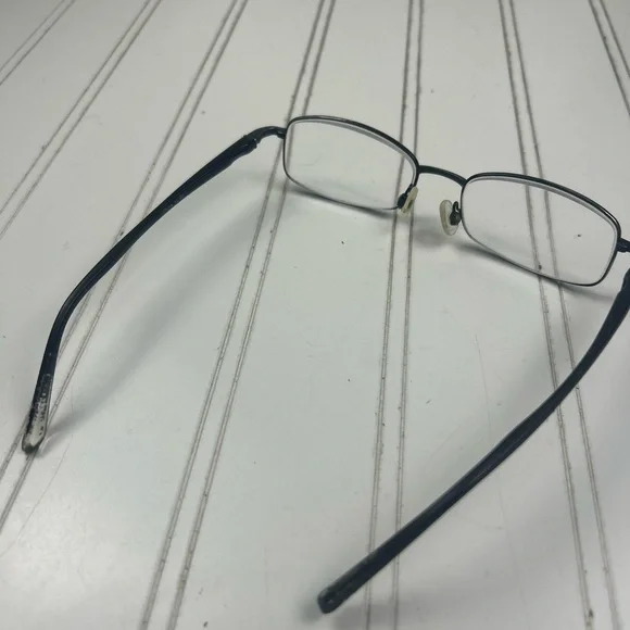 Black Metal Frame Rectangle Readers โ Unisex Eyeglasses - Picture 3 of 6